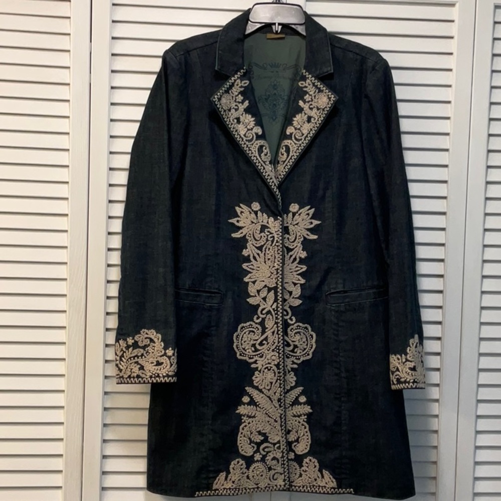 Tommy Bahamas long jean jacket with beautiful Embroidery, size 12-14, Mint